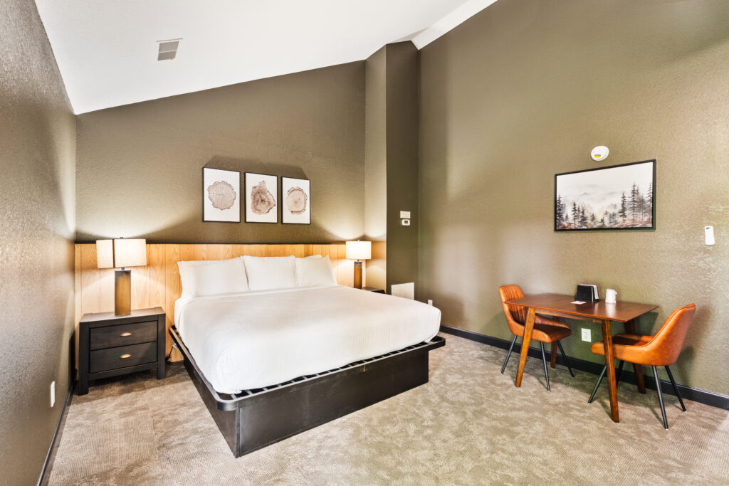 Renovated Cades Cove Luxury Suite at Tremont Lodge